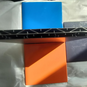 新能源儲(chǔ)能電池隔板鋁型材噴絕緣粉